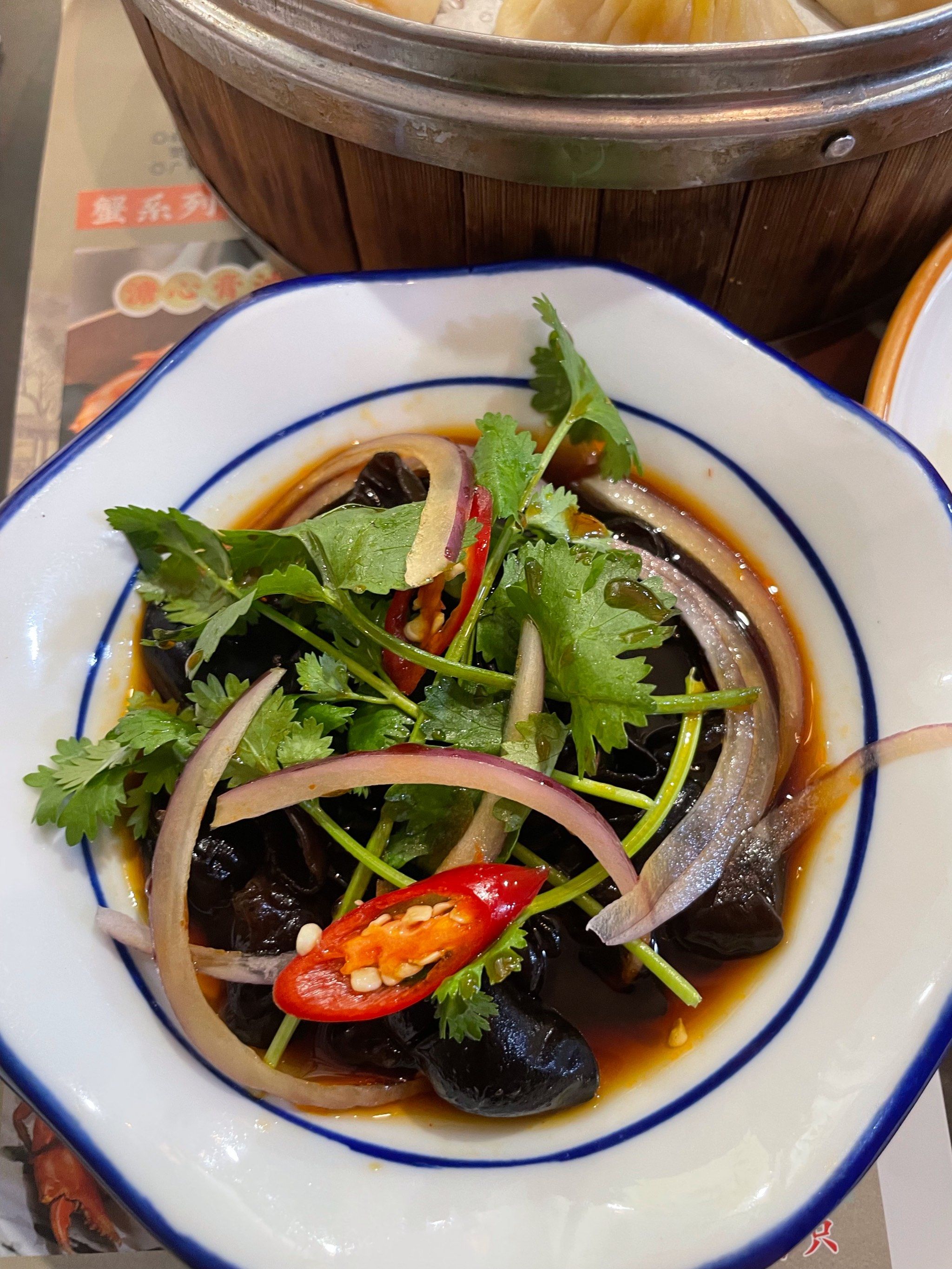 木耳香菜拌凉菜(木耳拌香菜有哪些好处)