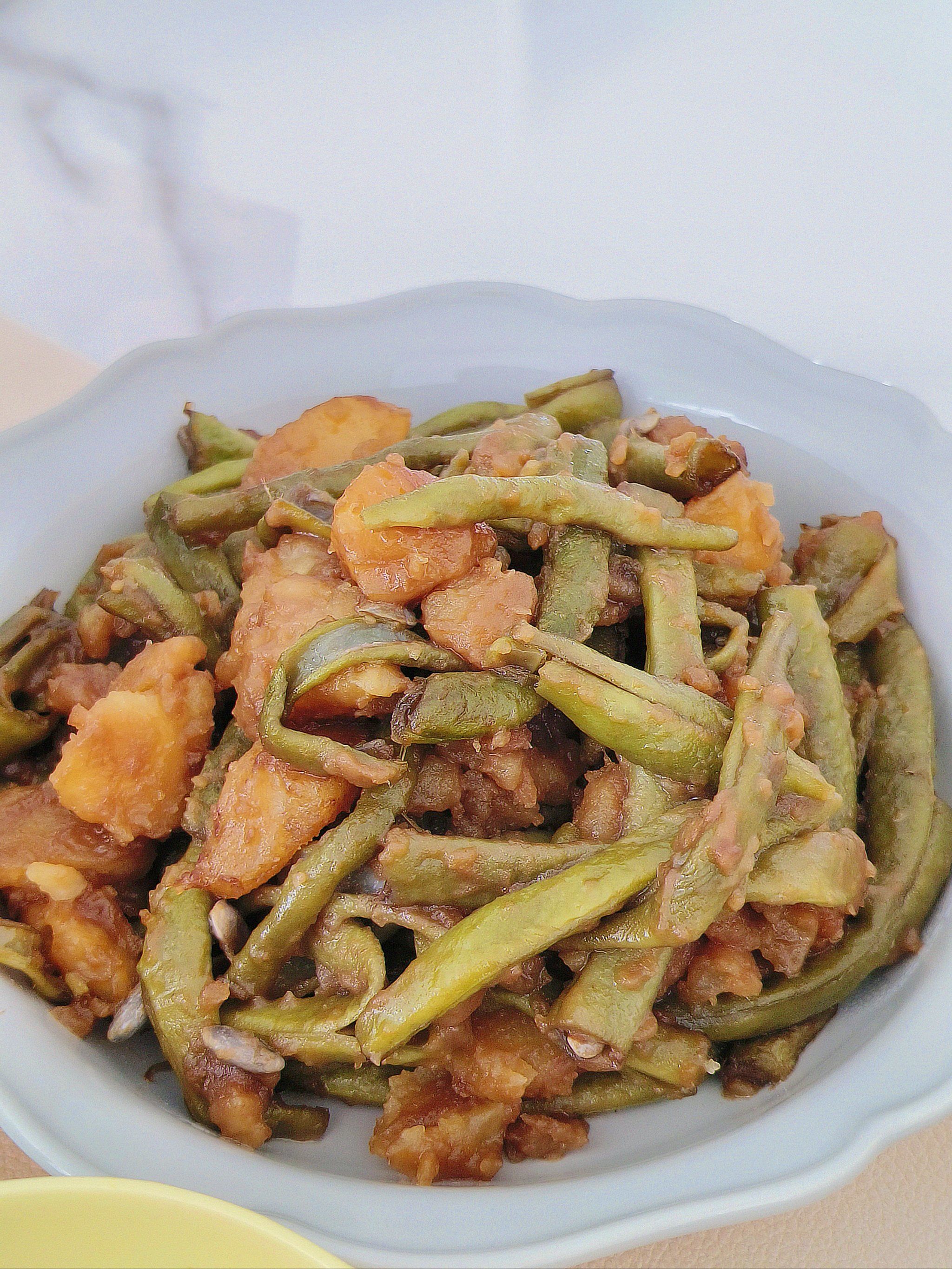 家常豆角炖肉的做法(家常豆角炖肉的做法窍门)