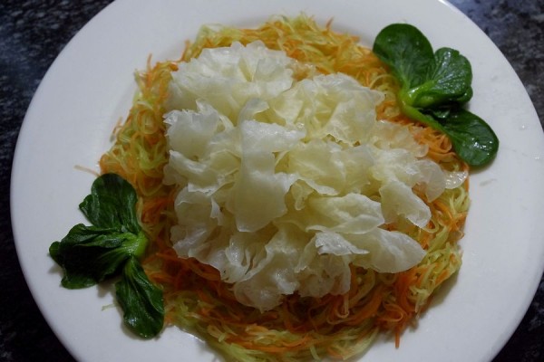 木耳银耳拌凉菜(凉拌木耳和银耳的做法大全)