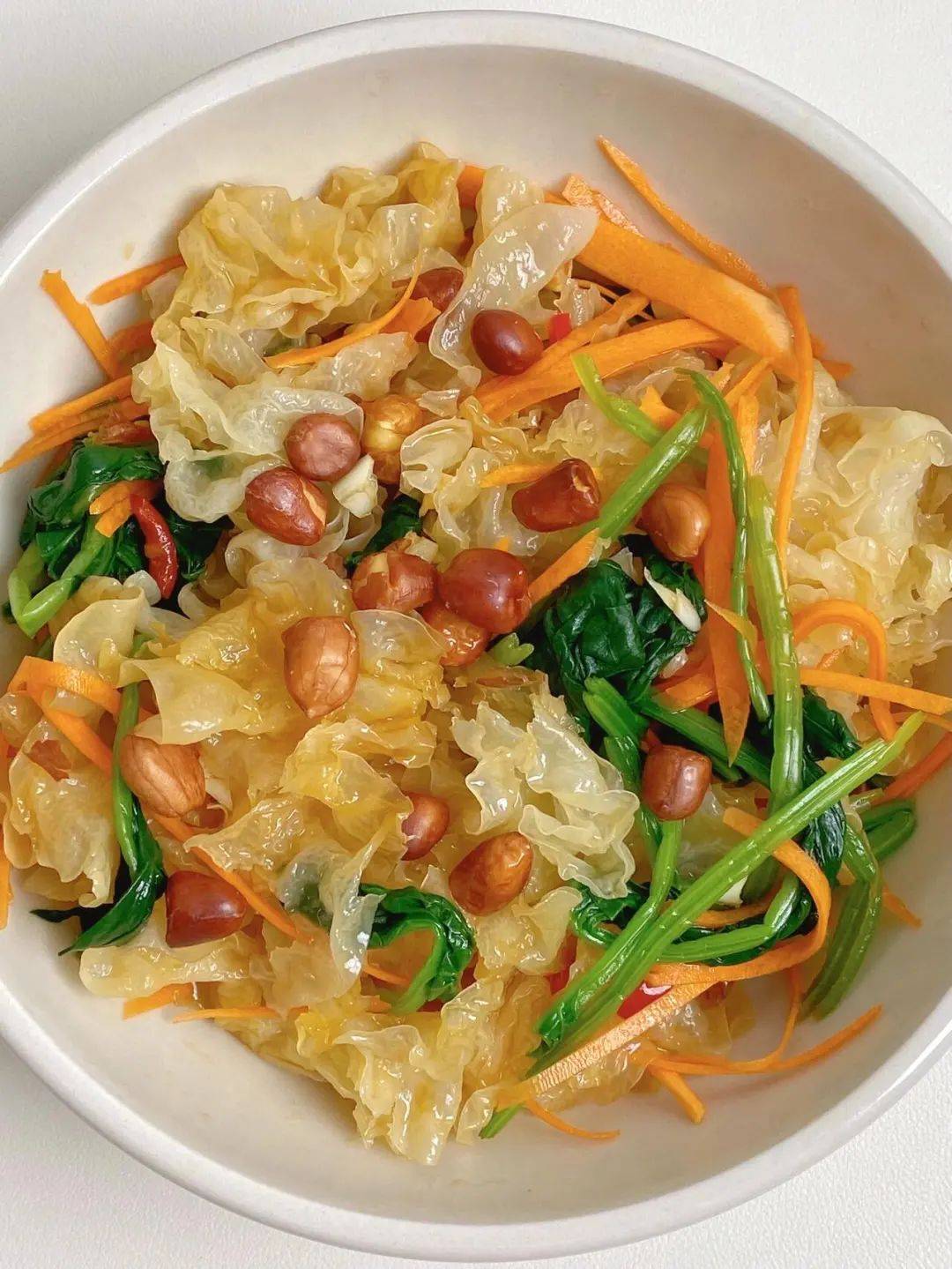 银耳办凉菜怎么做好吃(用银耳做凉菜怎么做)