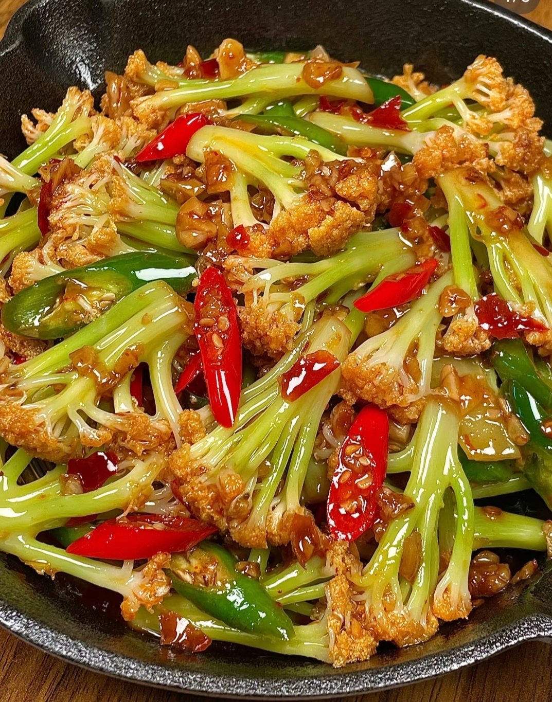 花菜家常(花菜家常炒菜怎么做,哪种做法最下饭不油腻?)