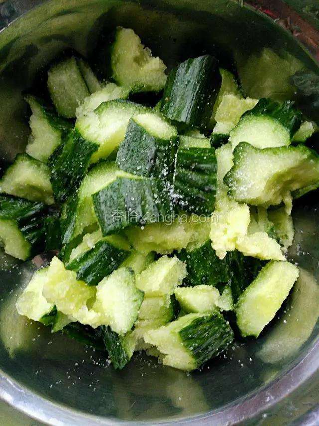 家常切黄瓜(黄瓜切法花式简单)