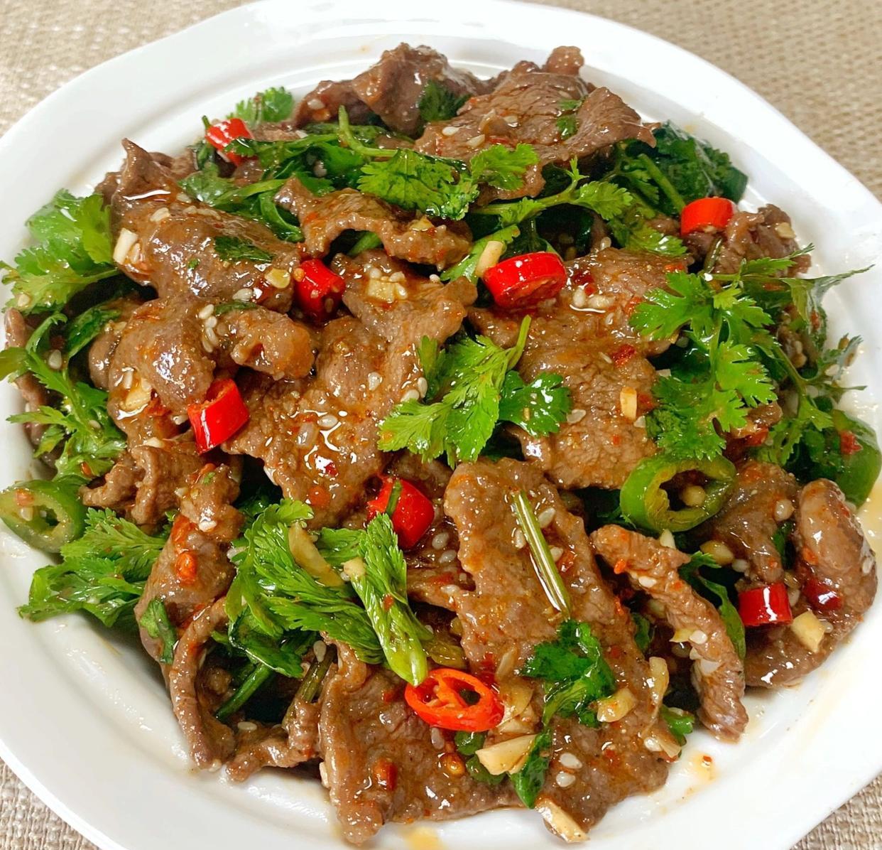 熟牛肉凉菜(熟牛肉加什么菜凉拌好吃)