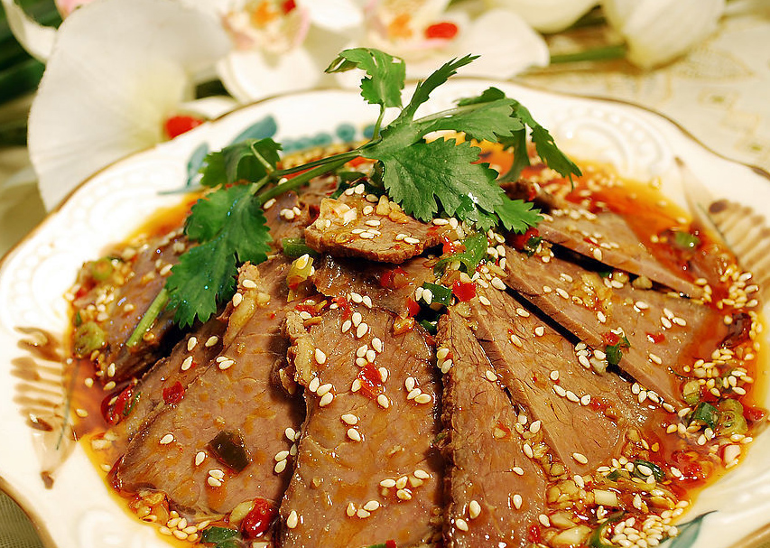 熟牛肉凉菜(熟牛肉加什么菜凉拌好吃)