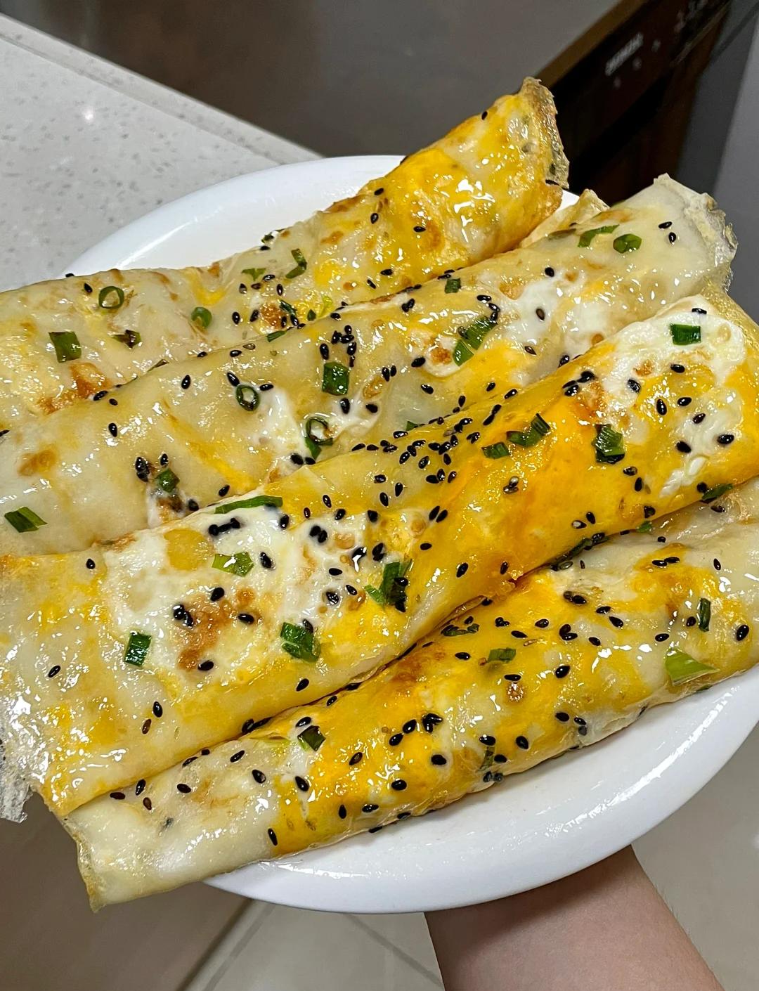 早餐鸡蛋饼车(鸡蛋饼早餐饼的做法)