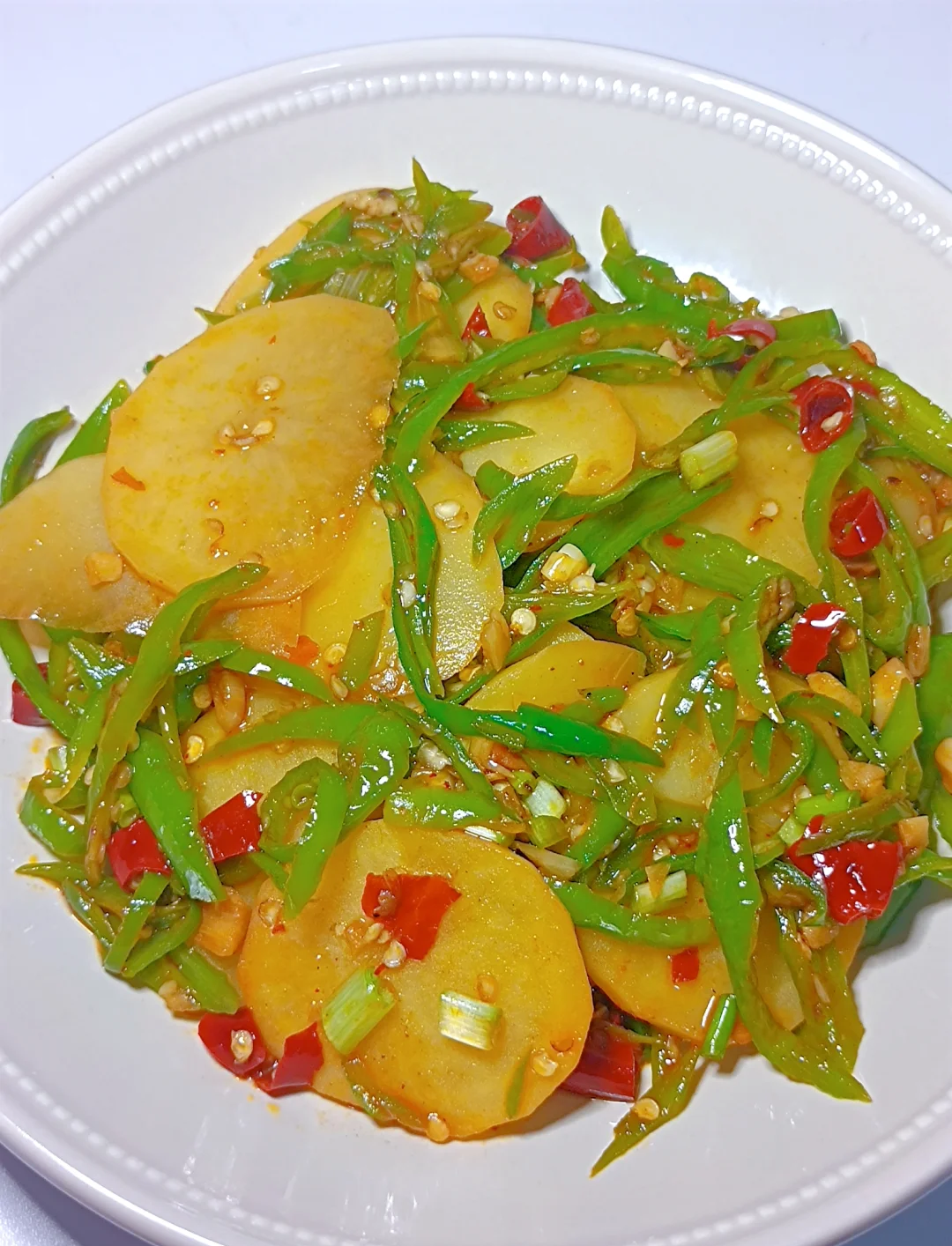 炖土豆片的家常做法(炖土豆片怎么做好吃简单做法)