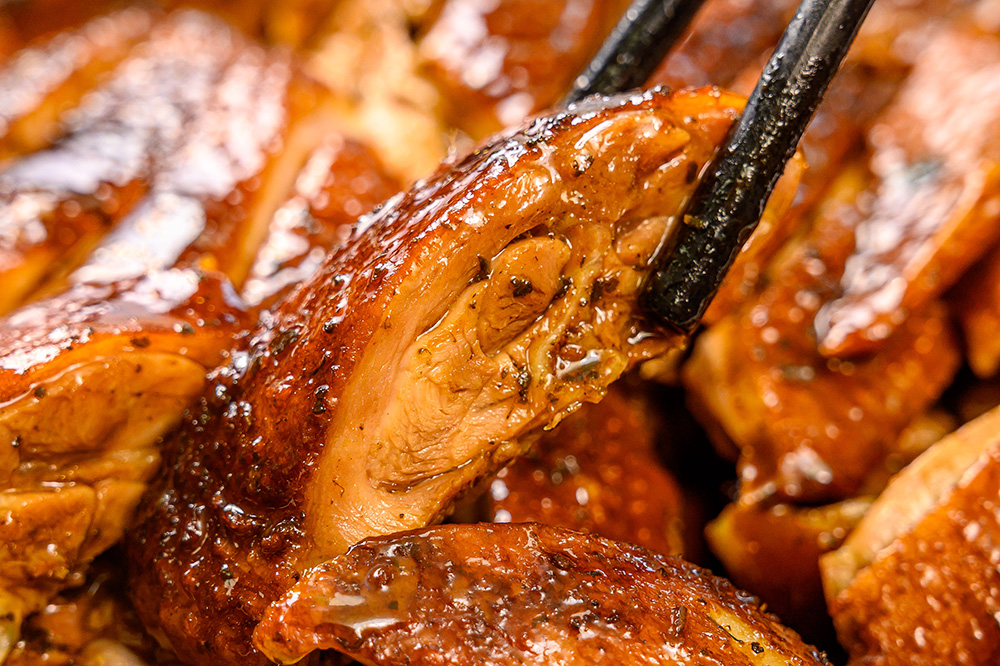酱烧鸭子的特色(酱烧鸭子的特色有哪些)
