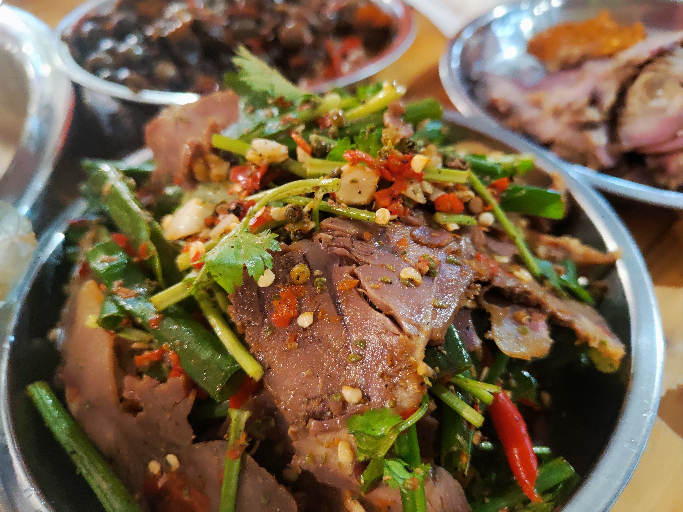 牛肉店凉菜(凉菜店里的牛肉怎么做的)