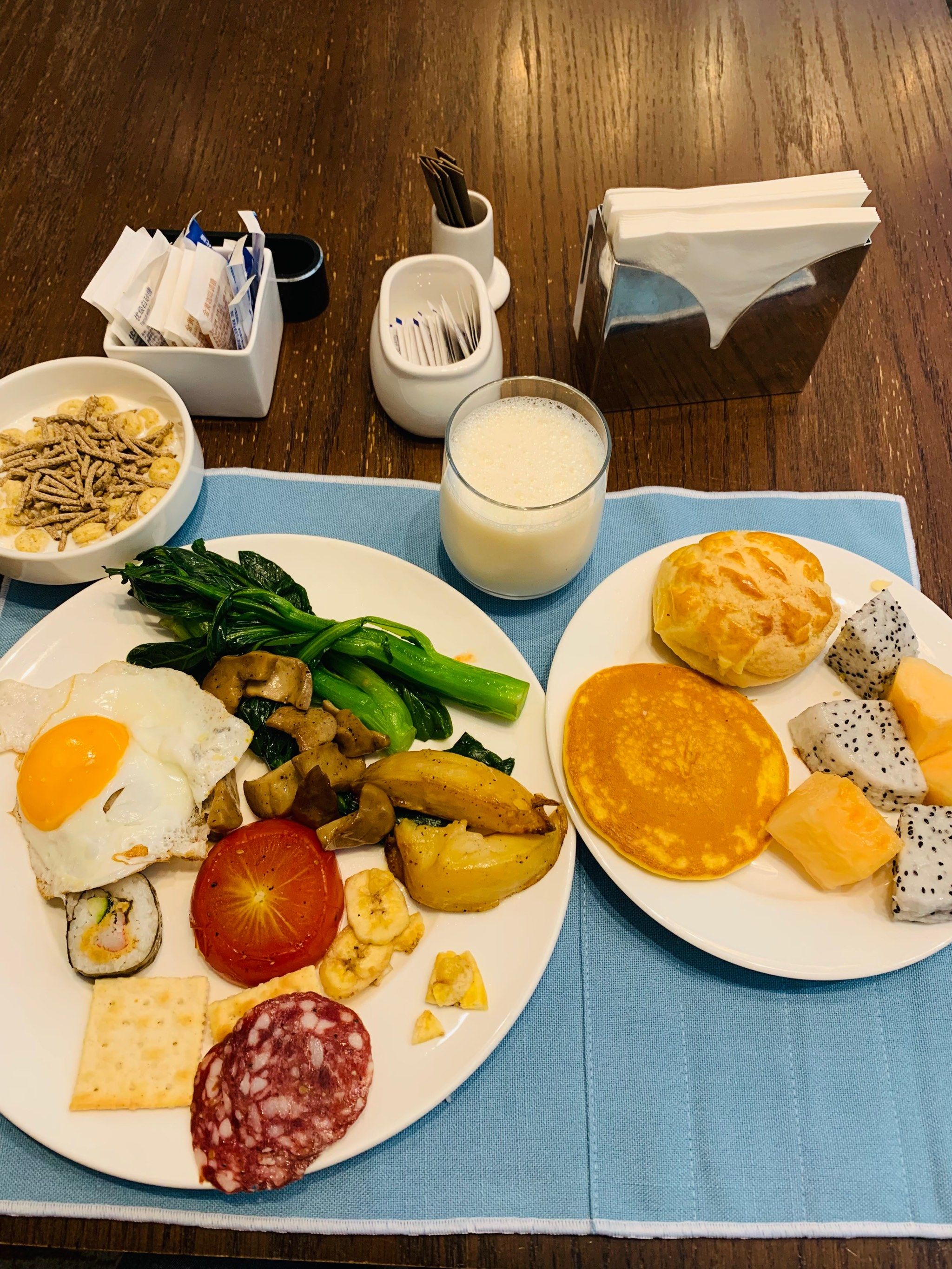 希尔顿自助早餐(希尔顿自助早餐儿童怎么收费)