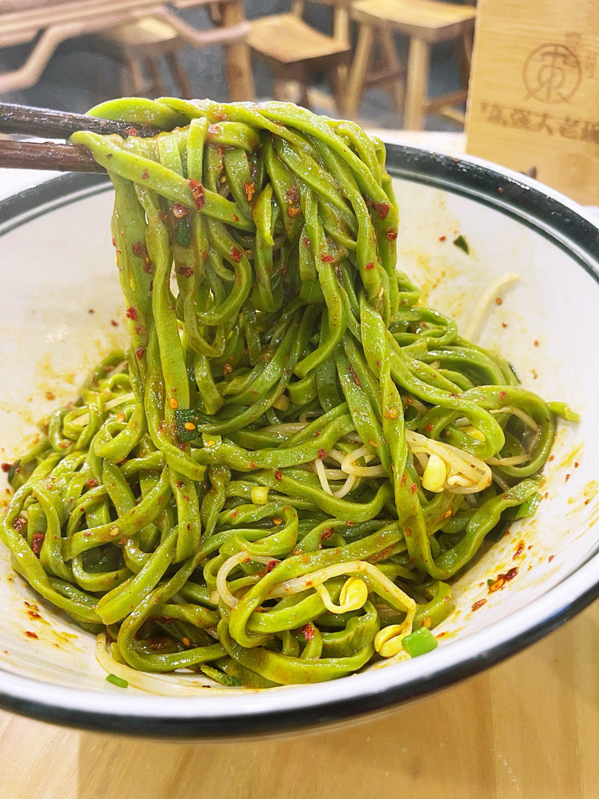 特色锅烧菠菜面(特色锅烧菠菜面条的做法)