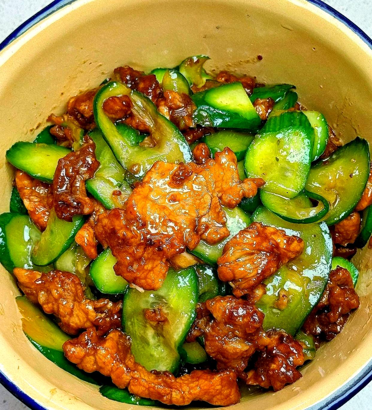 小瓜炒肉片家常做法(小瓜炒肉片家常做法大全)