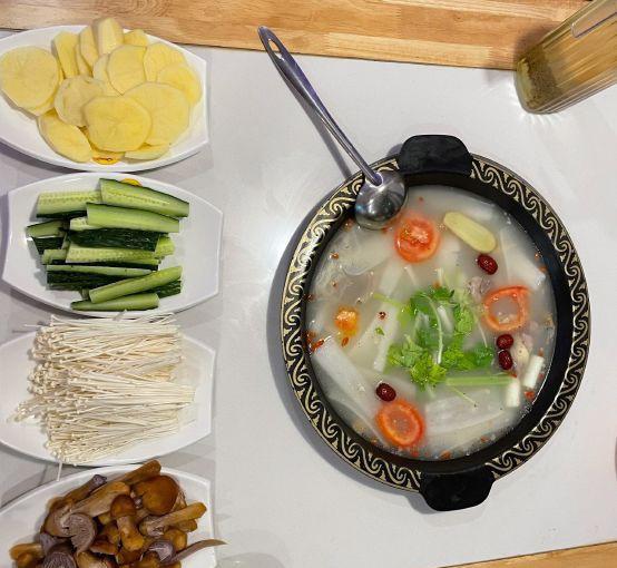 素菜汤锅怎么做好吃(素菜汤锅怎么做好吃视频)