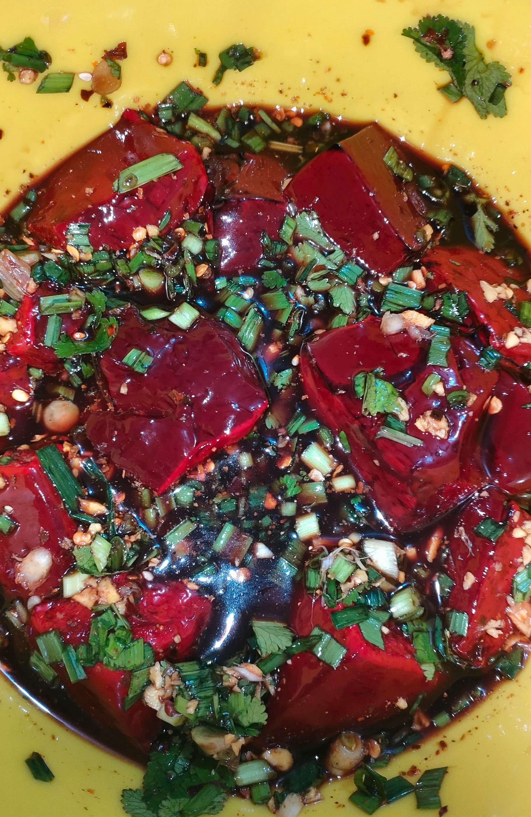 蒸猪血的家常做法(一斤鲜猪血兑多少水)