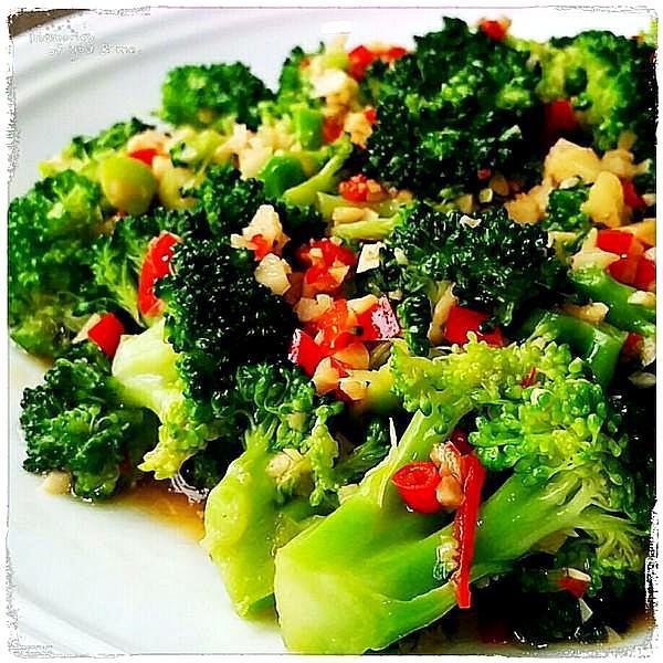 西兰花凉菜拼盘(西兰花凉菜拼盘做法)