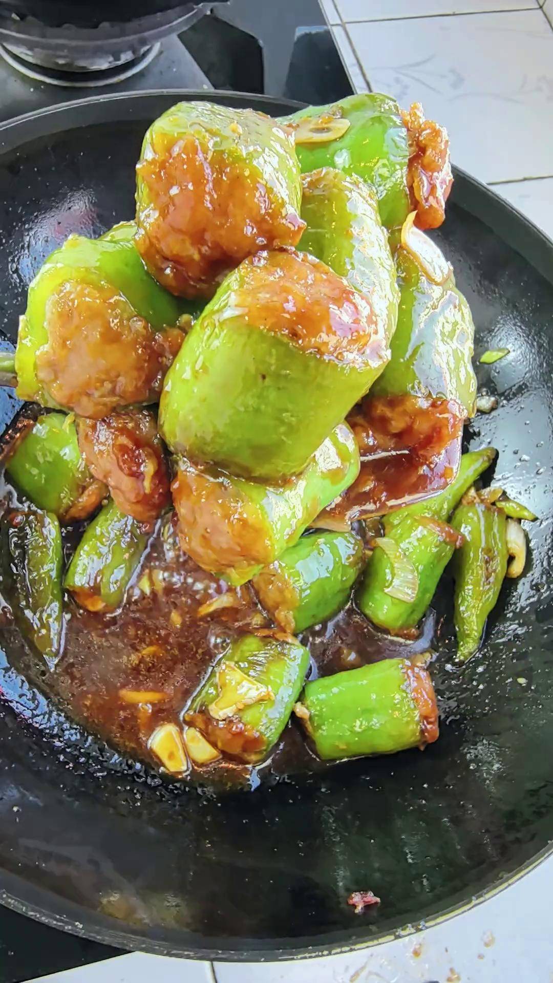 酿青椒的家常做法(青椒酿肉的家常做法,清爽不油腻,营养美味又解馋)