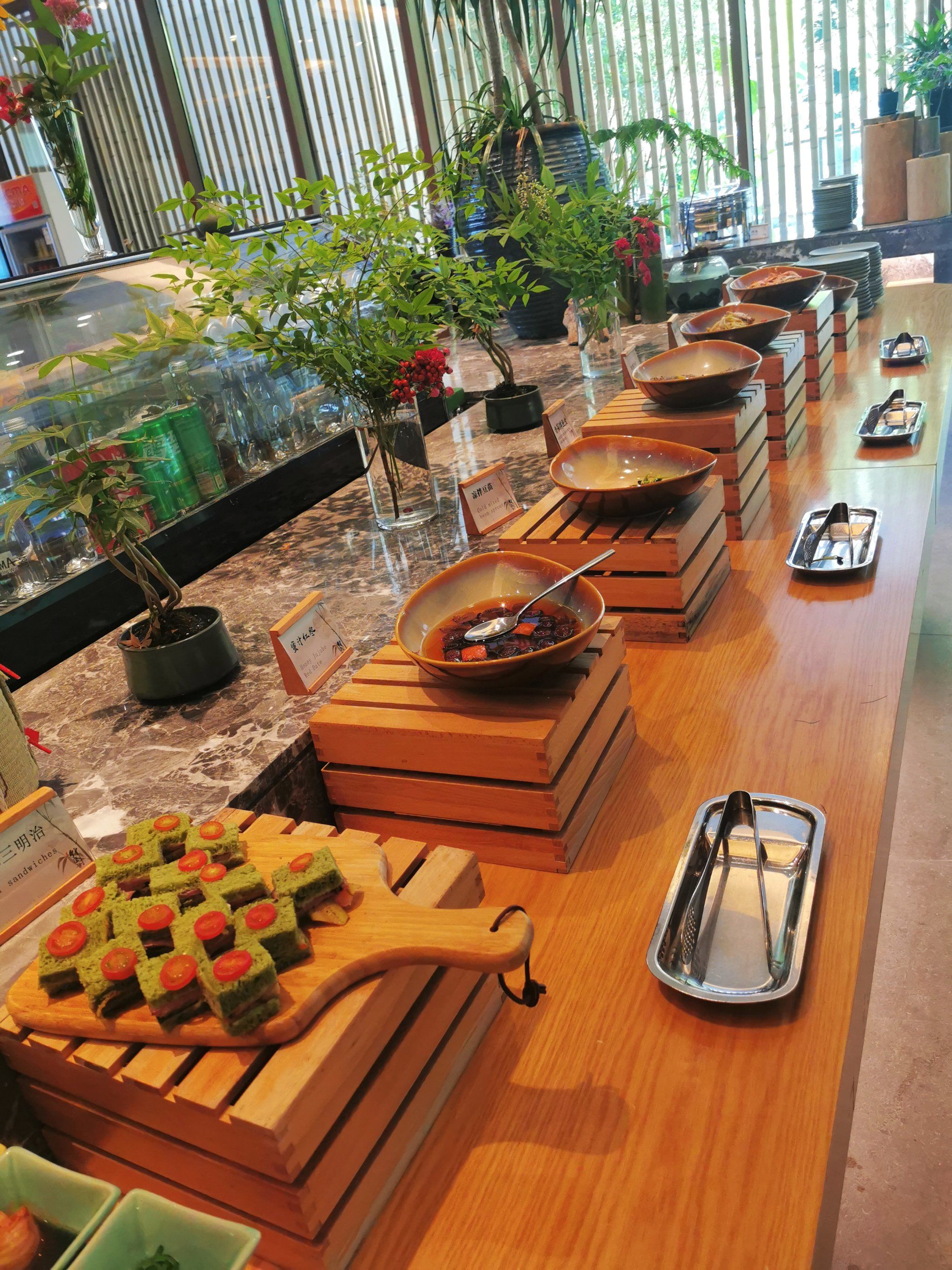 自助餐厅早餐(自助餐厅早餐食品台摆放顺序图)