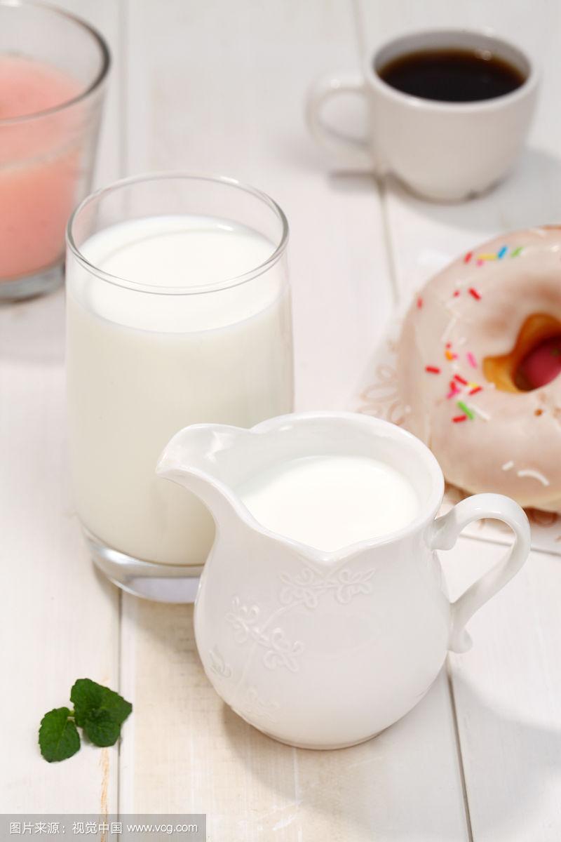 牛奶早餐照片(牛奶早餐图片家庭真实)