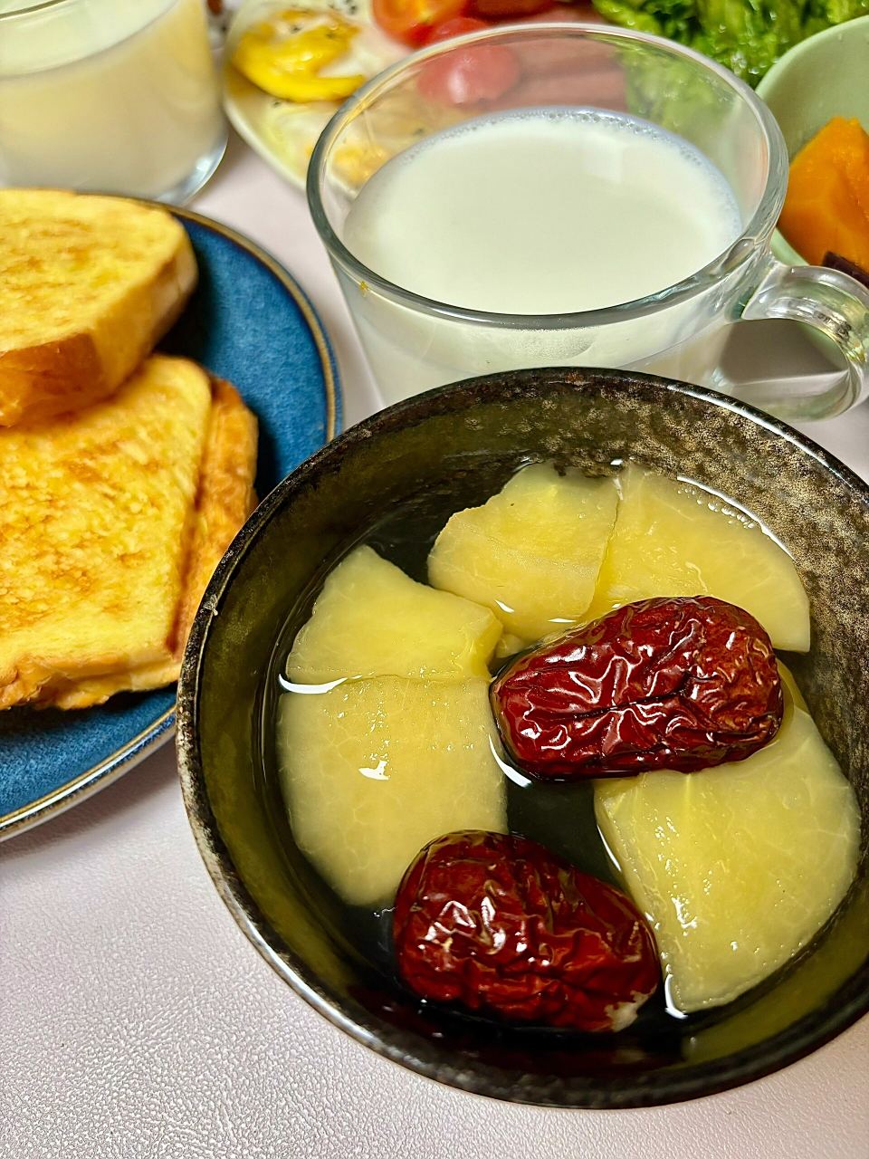 牛奶早餐照片(牛奶早餐图片家庭真实)