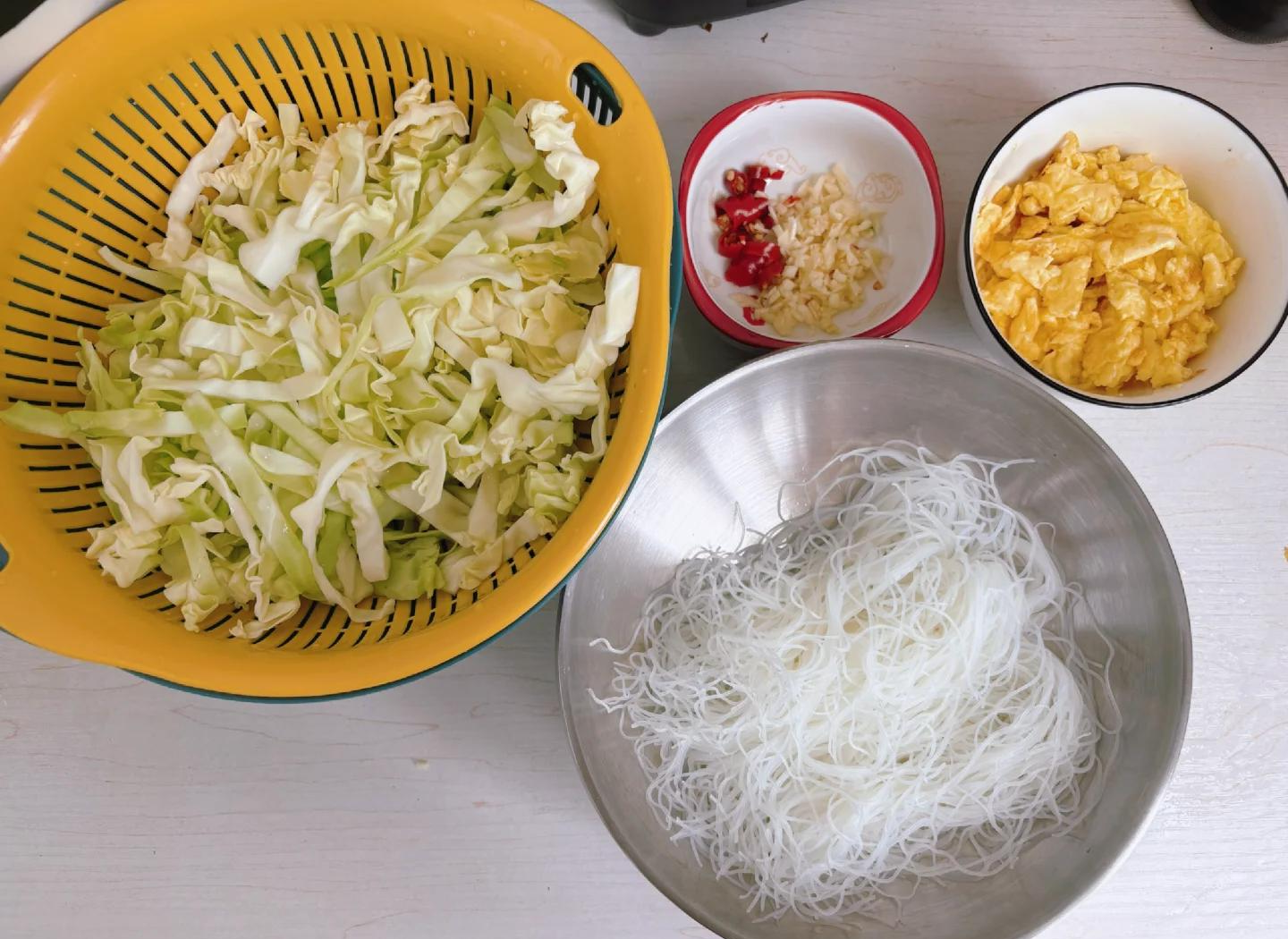 卷心菜粉丝凉菜(卷心菜粉丝怎么做好吃)