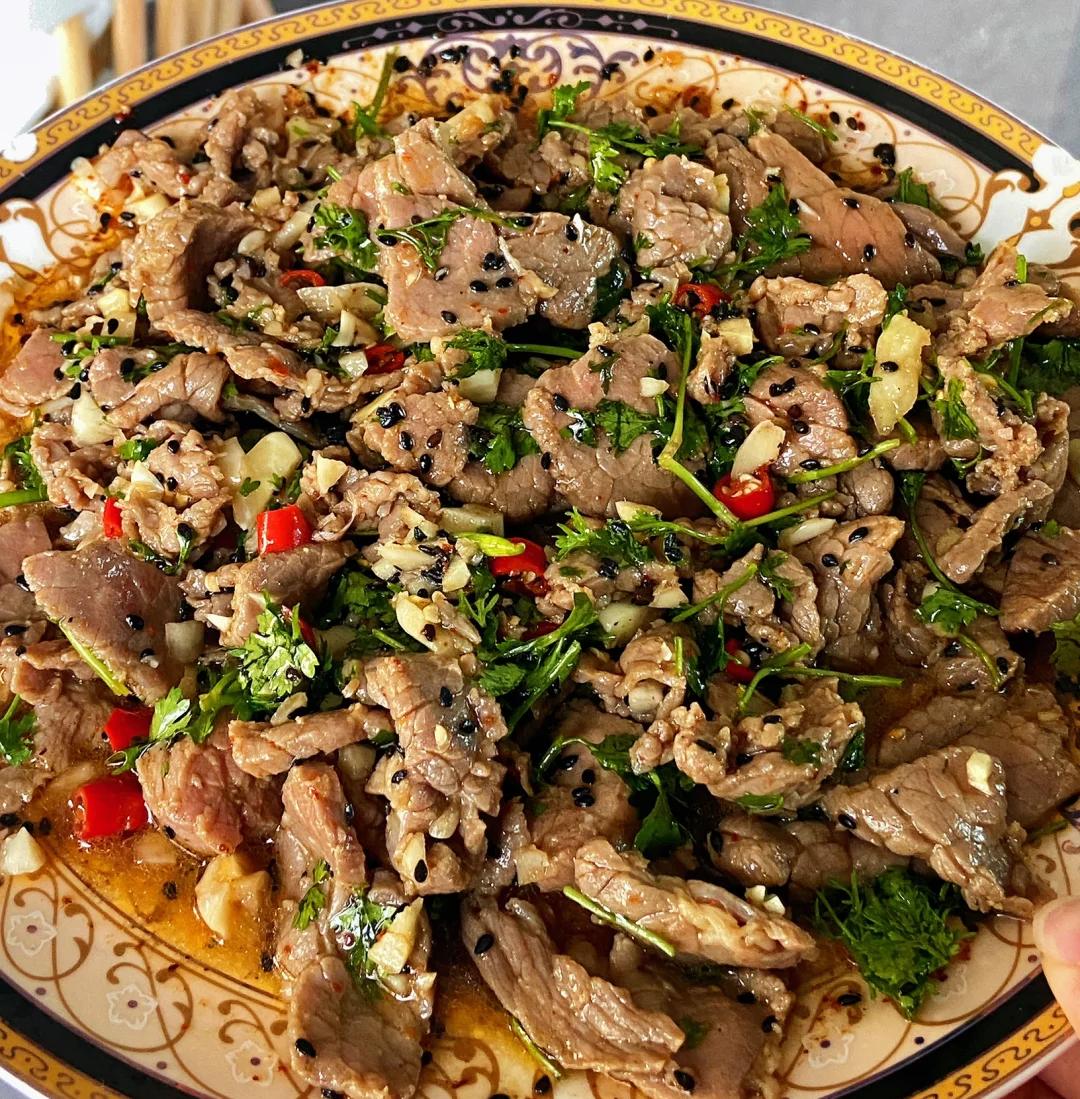 夏天吃牛肉凉菜(吃牛肉配什么凉菜好) 夏天吃牛肉凉菜(吃牛肉配什么凉菜好)