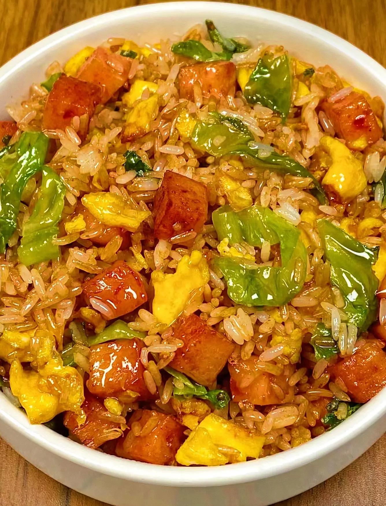 中式特色炒饭如何做(中餐厅炒饭做法)