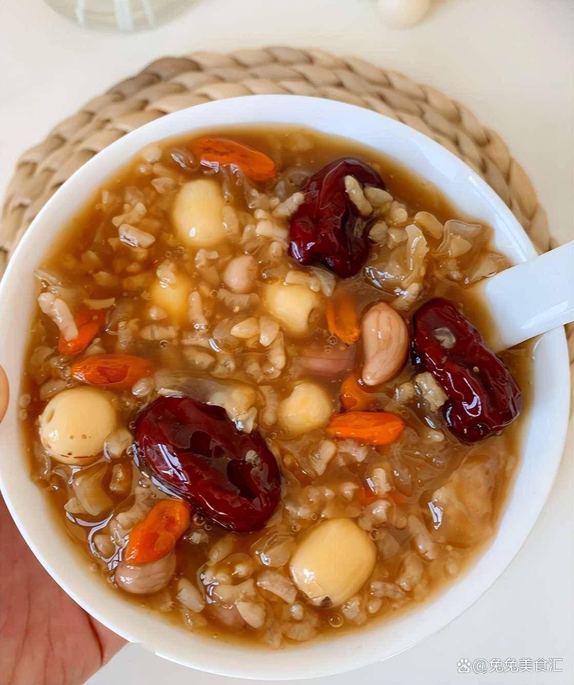 乌发养颜早餐粥做法(乌发养生粥的做法)