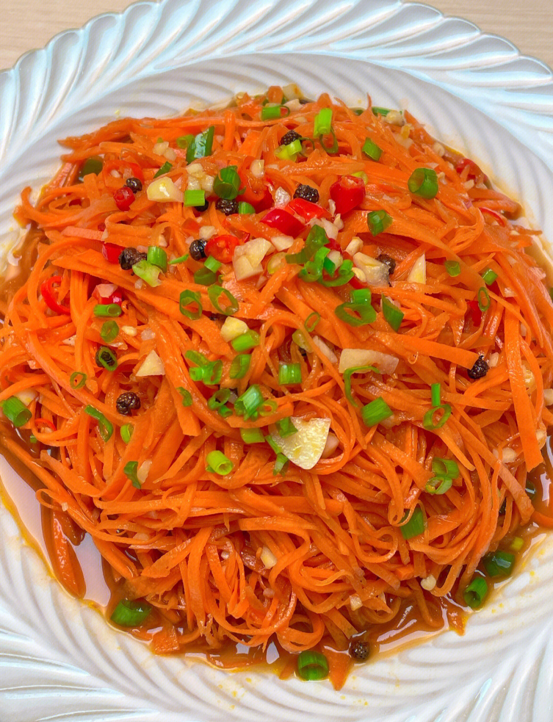 胡萝卜粉丝等凉菜(凉拌胡萝卜丝和粉丝)