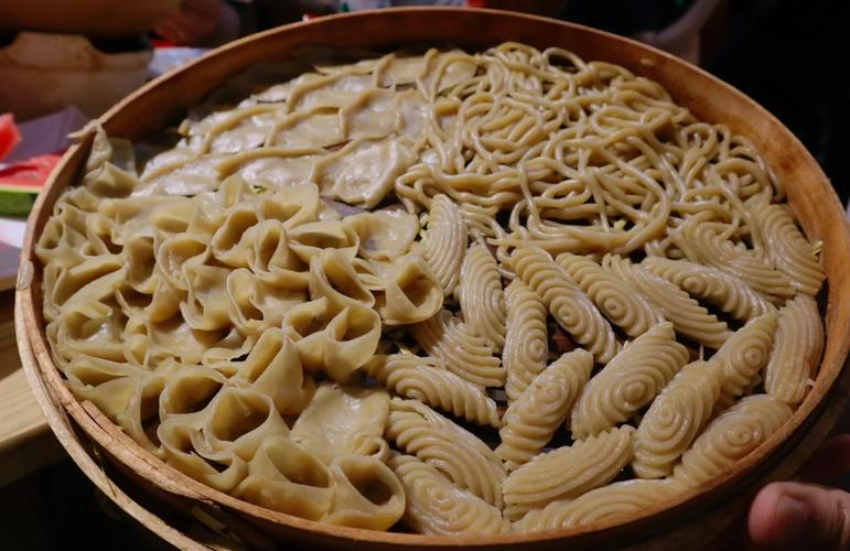 山西特色莜面栲栳栳(莜面栲栳栳是山西哪里的特产)