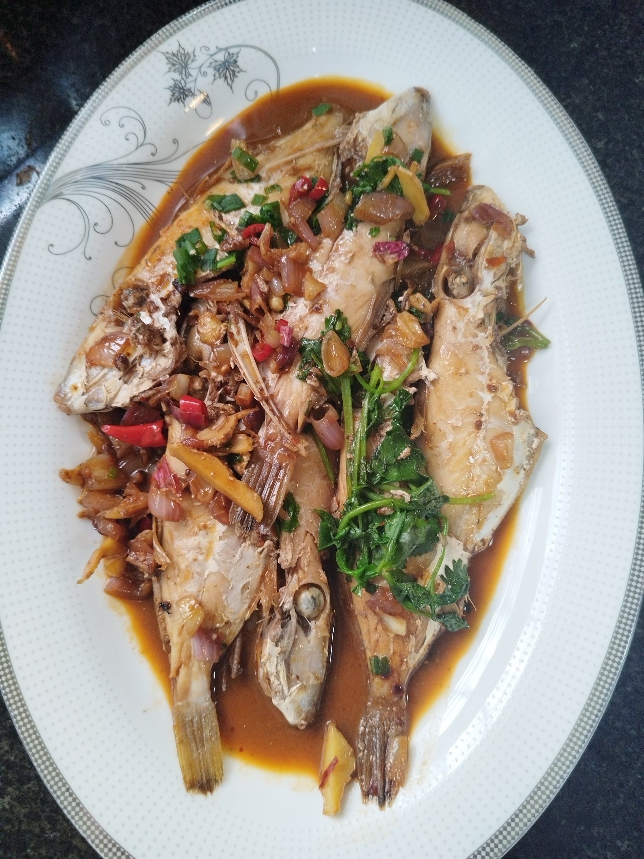 凉菜扒皮鱼甜咸味(蛋黄酱是甜的还是咸的)