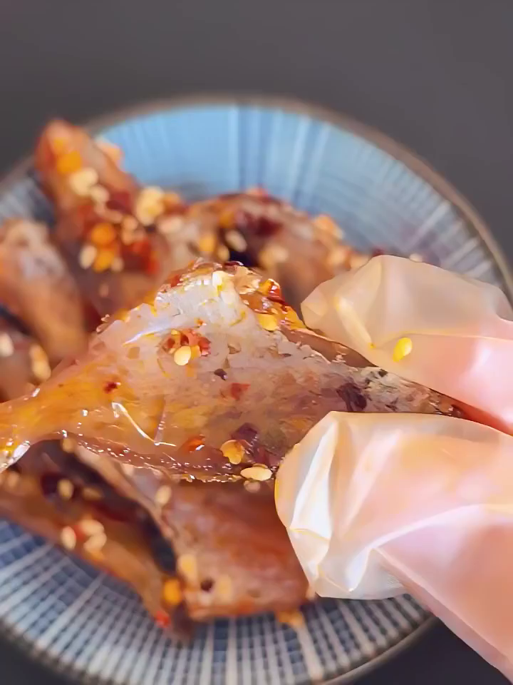 凉菜扒皮鱼甜咸味(蛋黄酱是甜的还是咸的)