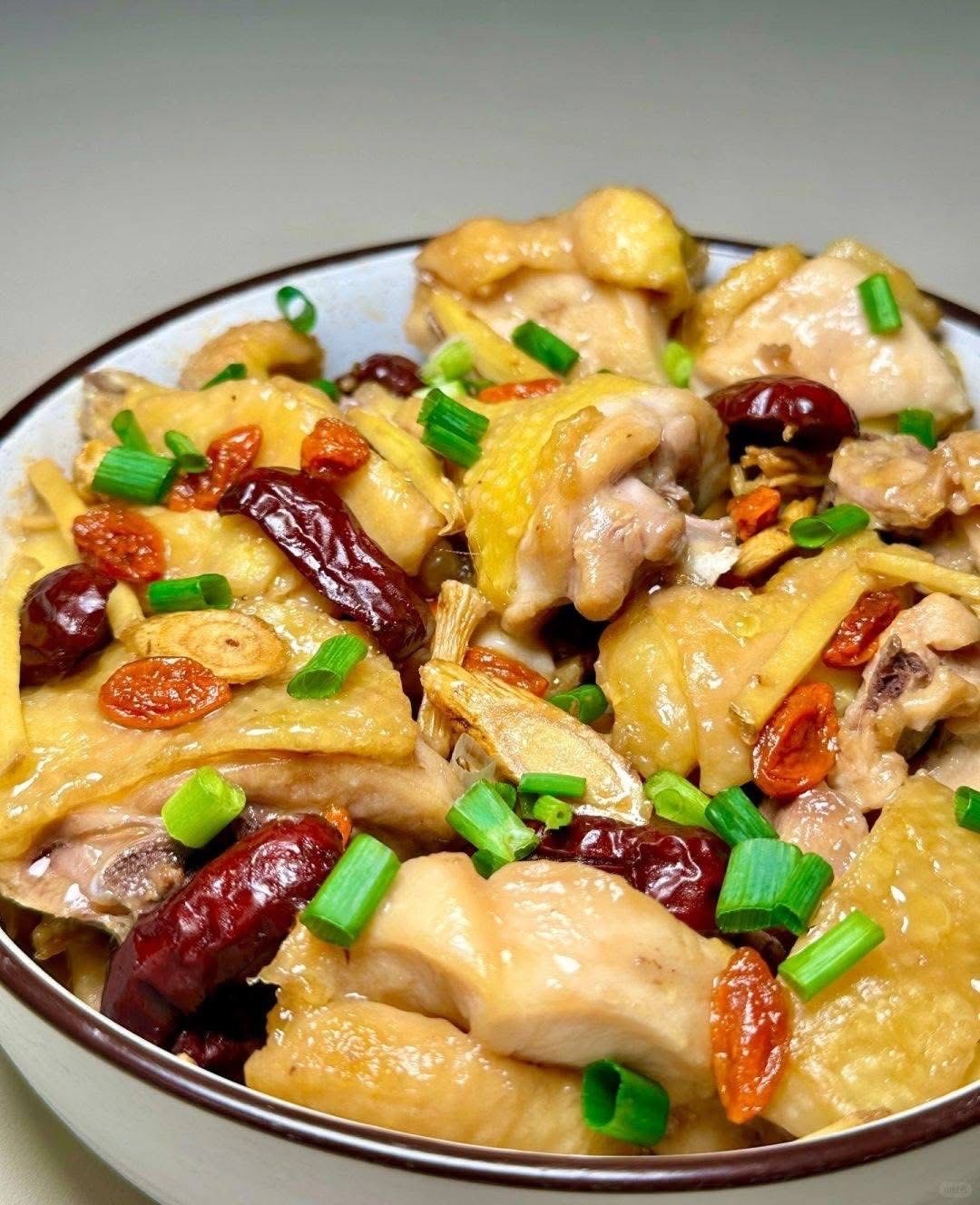 鸡肉炖什么素菜好吃(鸡肉炖什么素菜好吃又营养)