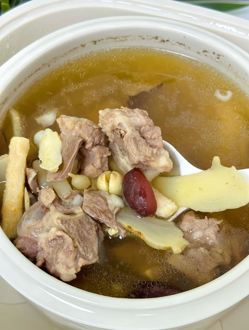 猪骨汤早餐(早餐店的骨头汤到底是怎么做才好)