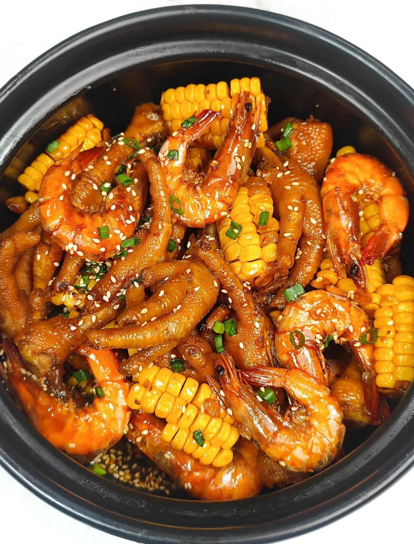 海鲜锅的家常做法(海鲜锅家常做法不辣)