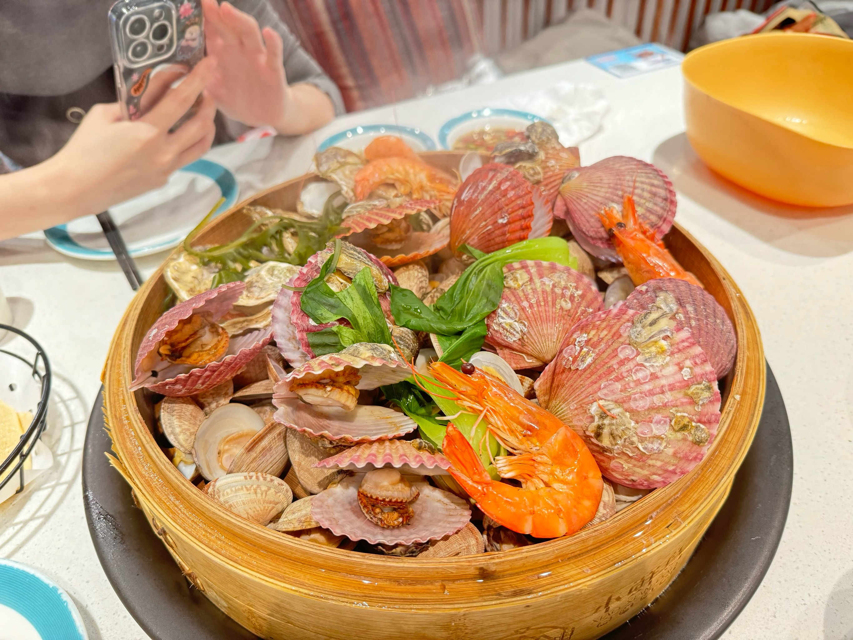 海鲜锅的家常做法(海鲜锅家常做法不辣)