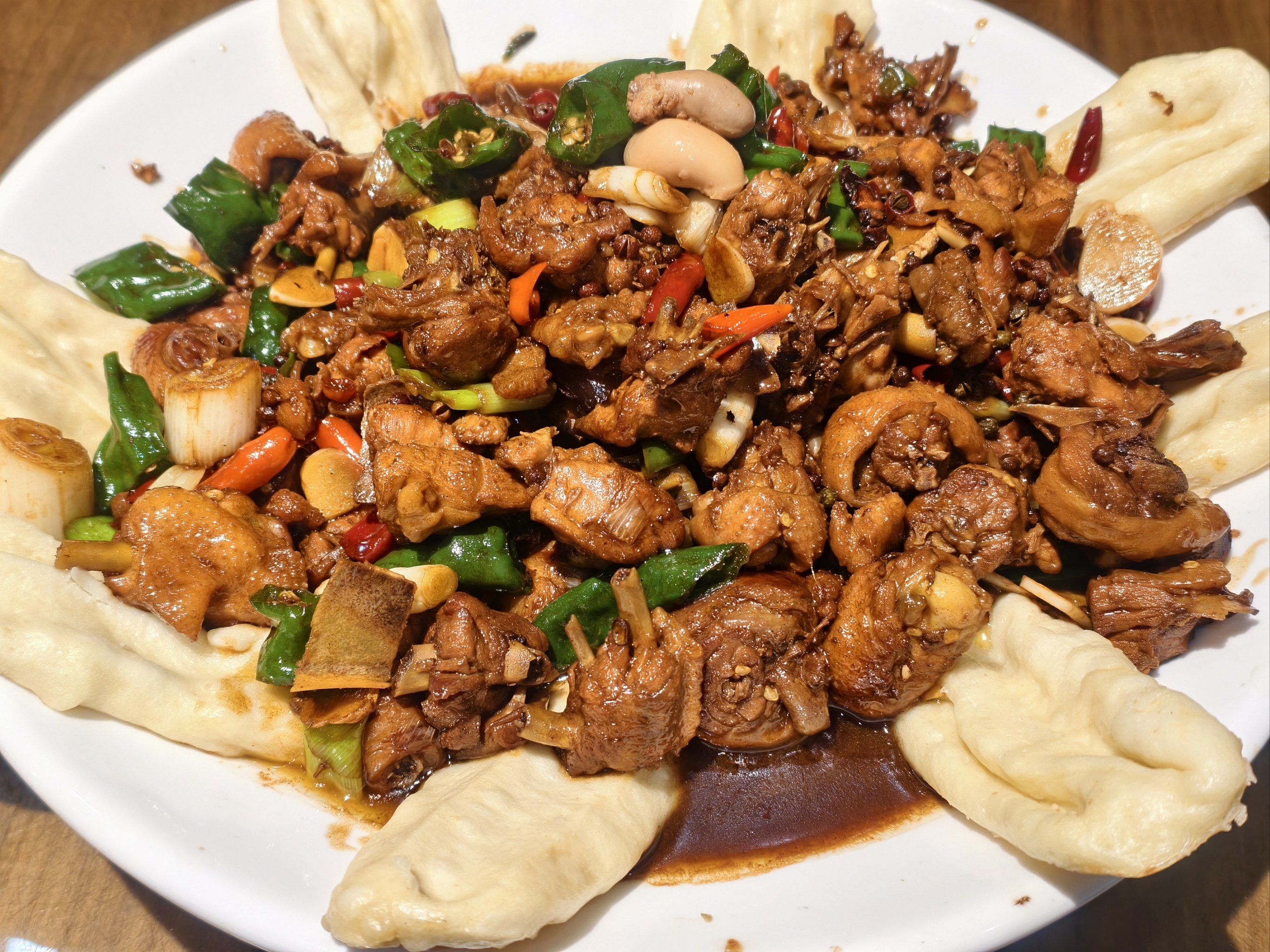 特色炒鸡的做法视频(大厨教你做特色炒鸡)