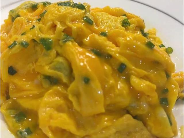 芹菜火腿鸡蛋凉菜(火腿和芹菜怎么样炒)