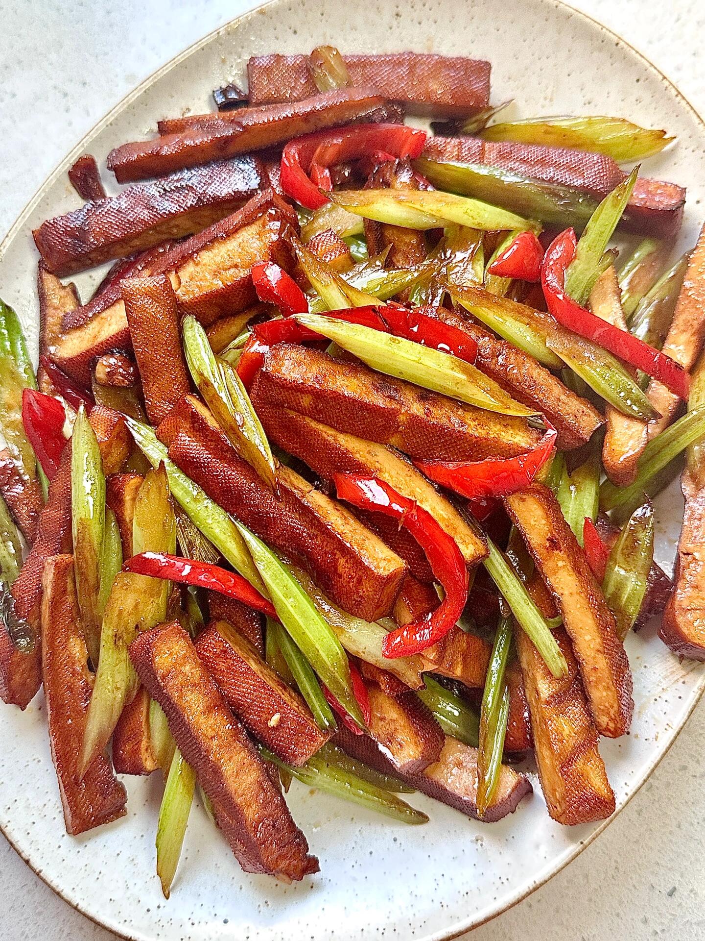 芹菜跟什么素菜炒好吃(芹菜跟什么素菜炒好吃又简单) 芹菜跟什么素菜炒好吃(芹菜跟什么素菜炒好吃又简单)