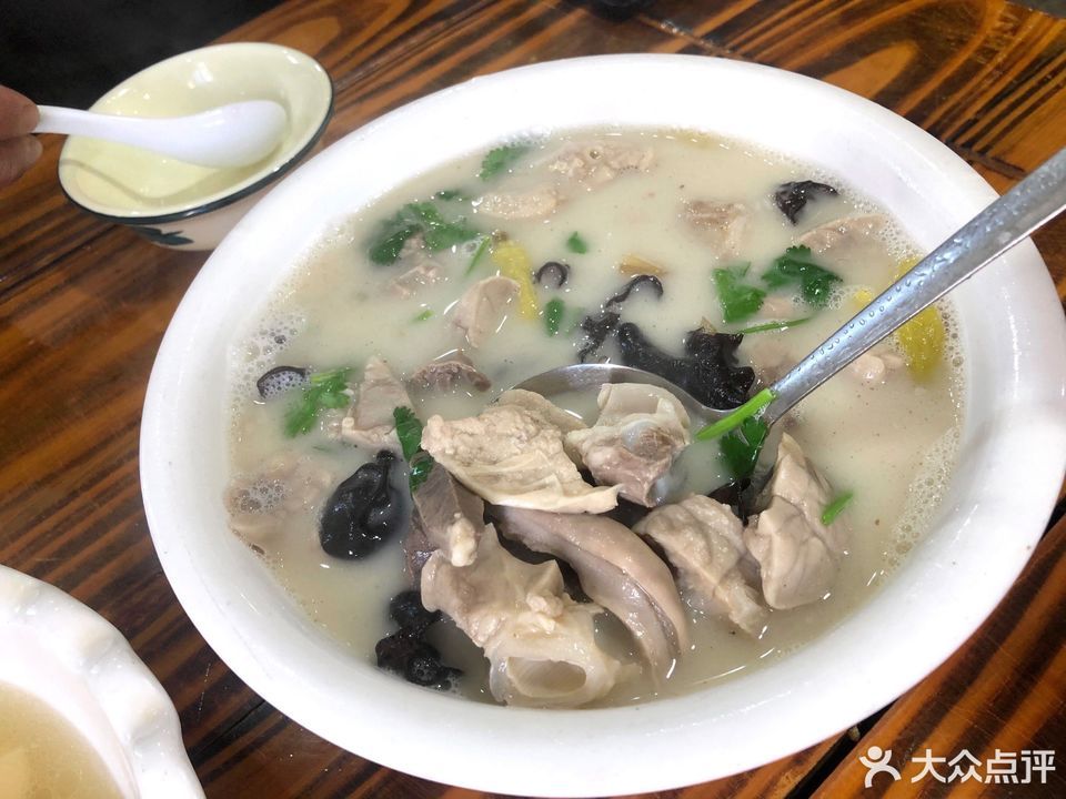 肚肺汤是哪里的特色(肚肺汤是哪个城市的菜)