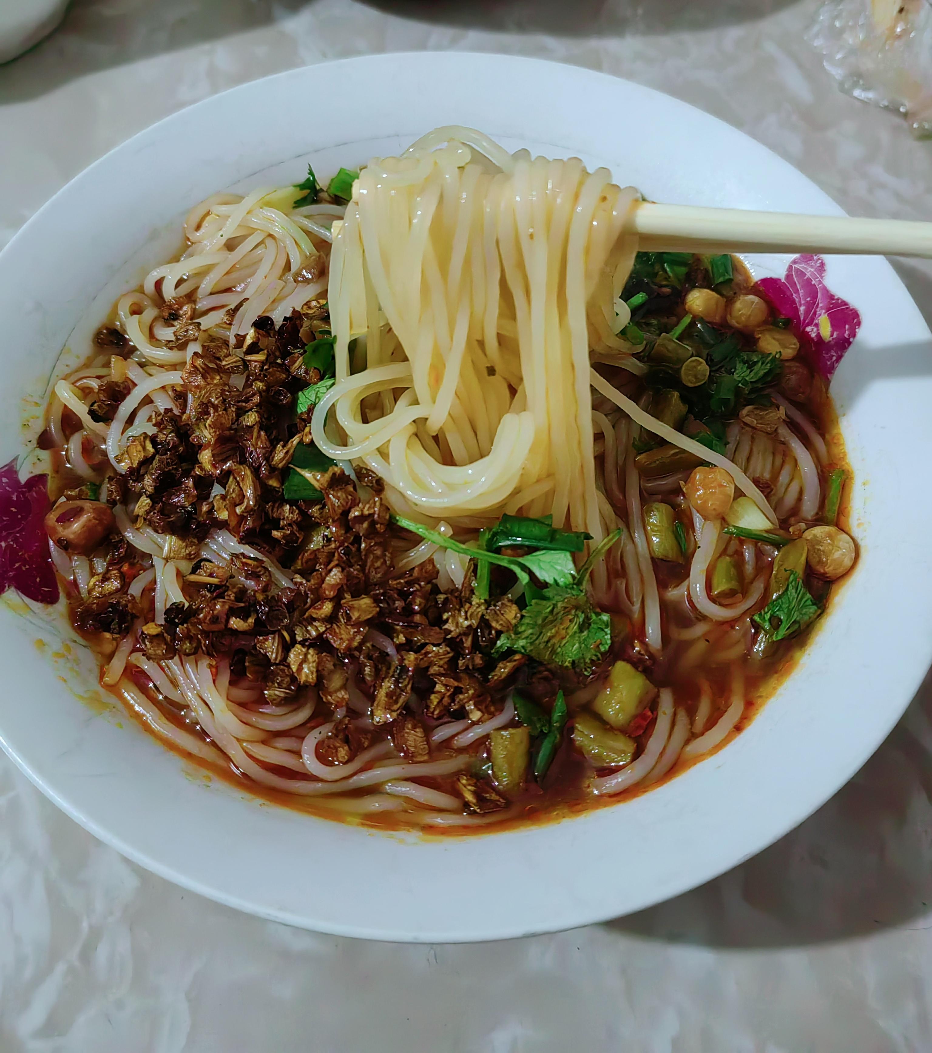 早餐肉末粉(早餐吃肉沫粉胖吗)