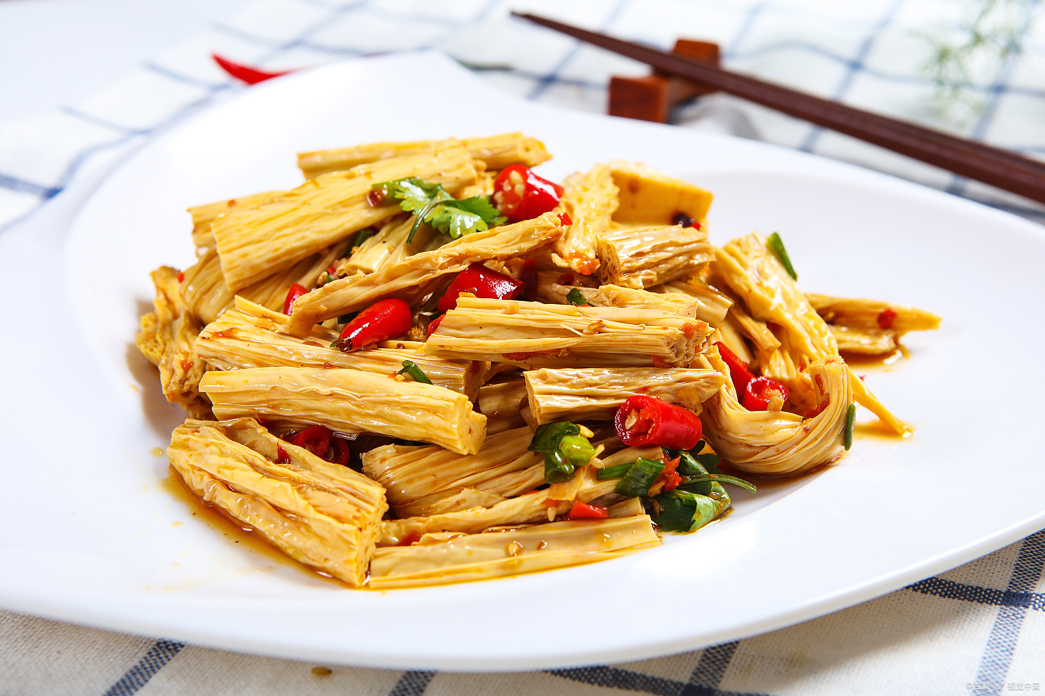 腐竹怎么拌凉菜(腐竹拌凉菜还用热水煮吗)