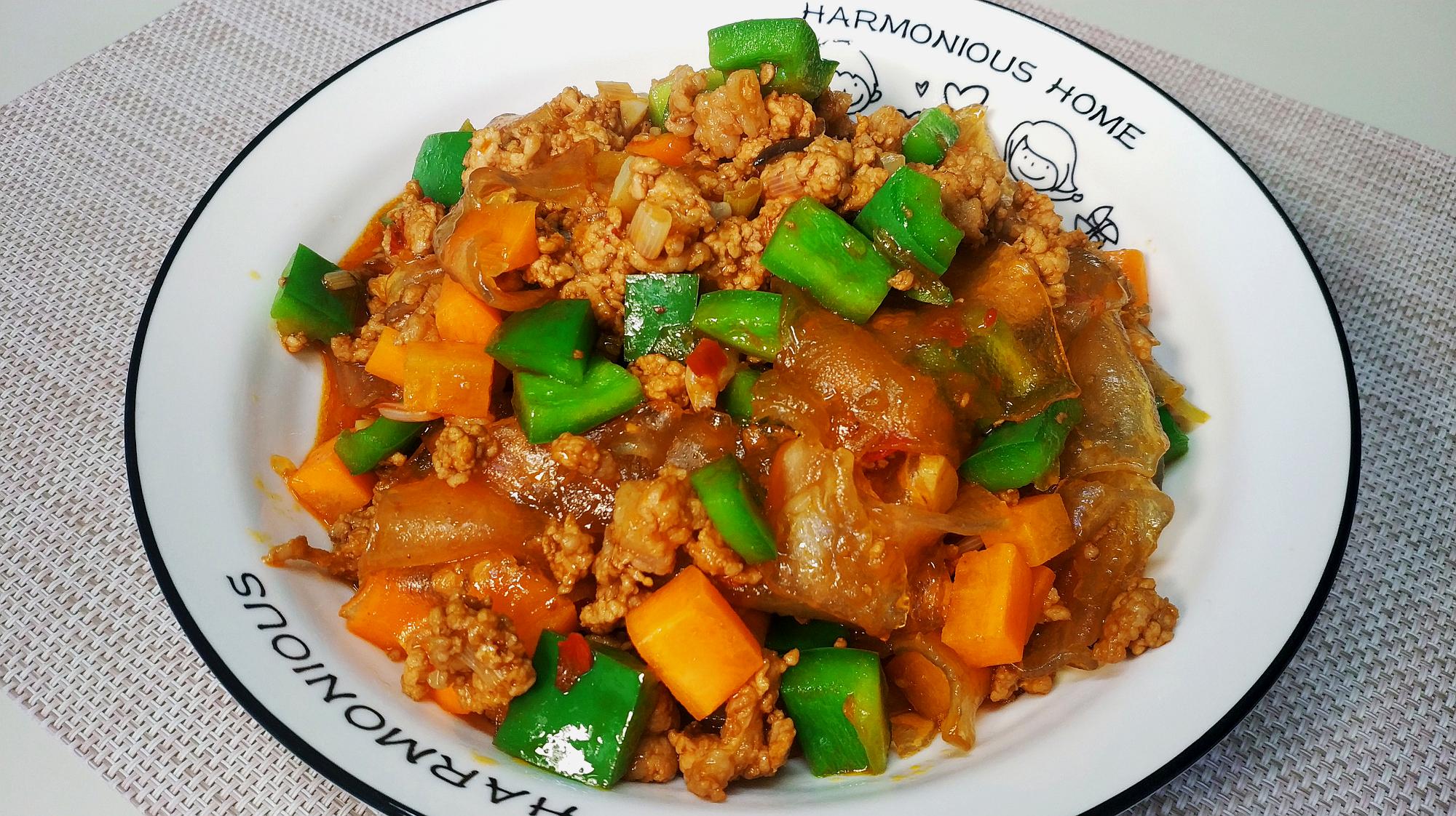 粉皮炒肉配什么素菜(粉皮炒肉片的家常做法)