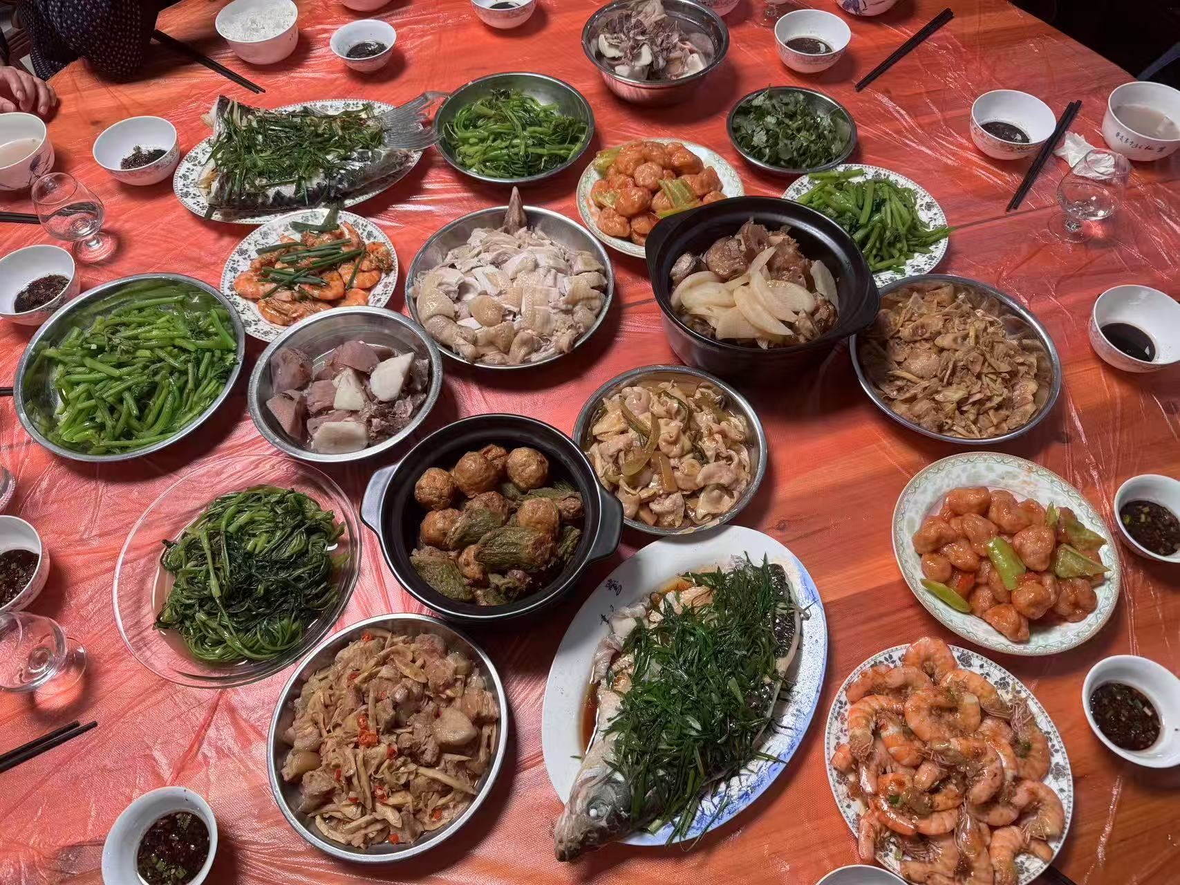 一桌子家常菜图片(一桌子家常菜图片高清)