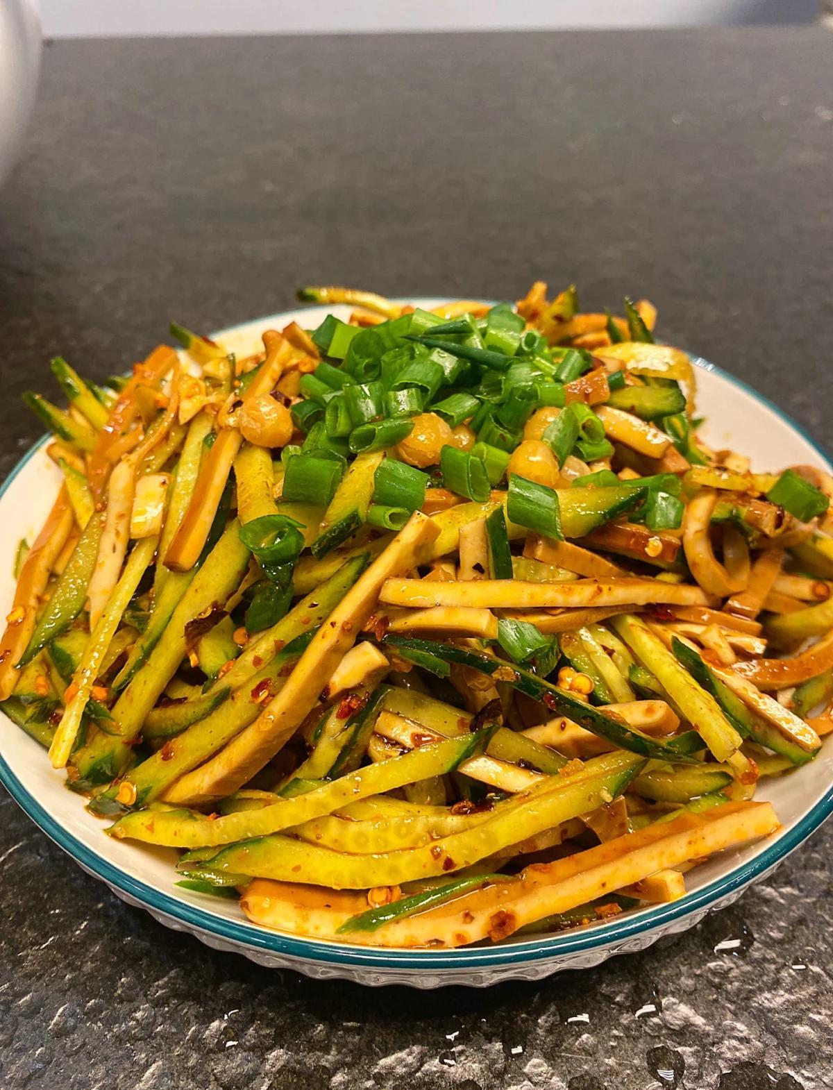 苦苣黄瓜肉丝凉菜(苦苣黄瓜花生米的做法) 苦苣黄瓜肉丝凉菜(苦苣黄瓜花生米的做法)