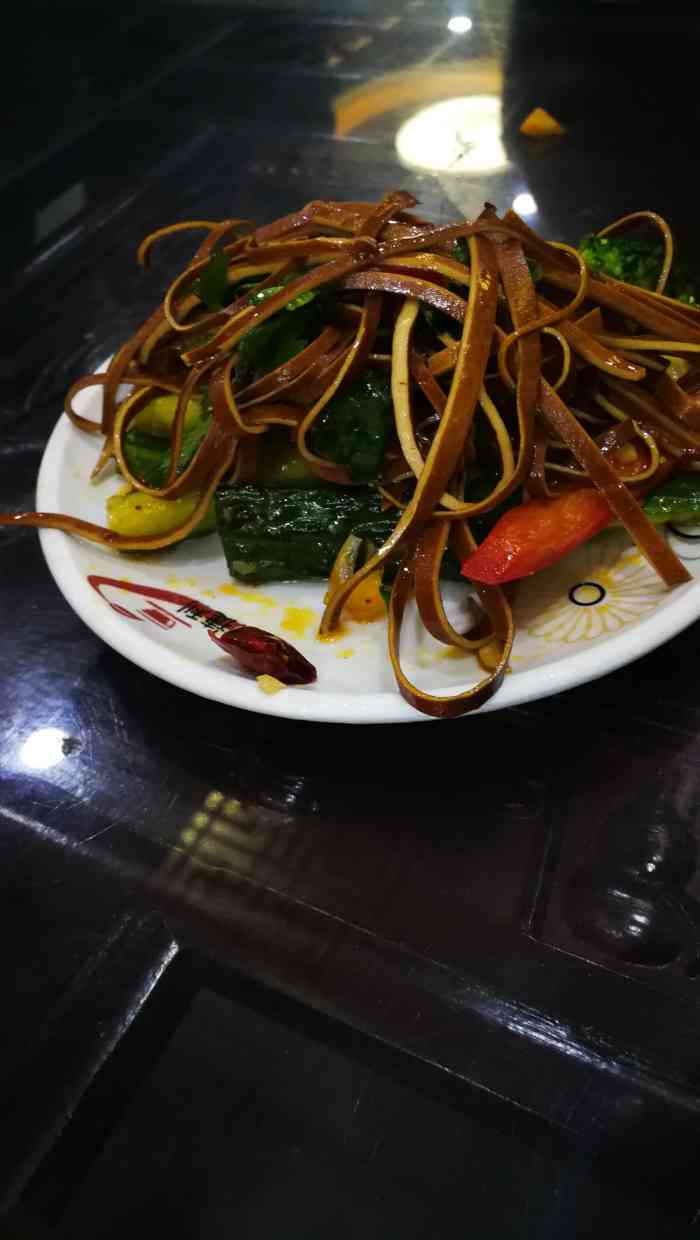 有一种黑色凉菜(饭店吃的黑色的凉菜)