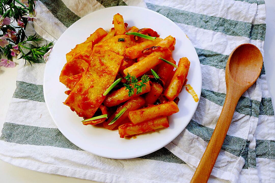 辣酱年糕小吃图片(辣酱年糕的做法大全)