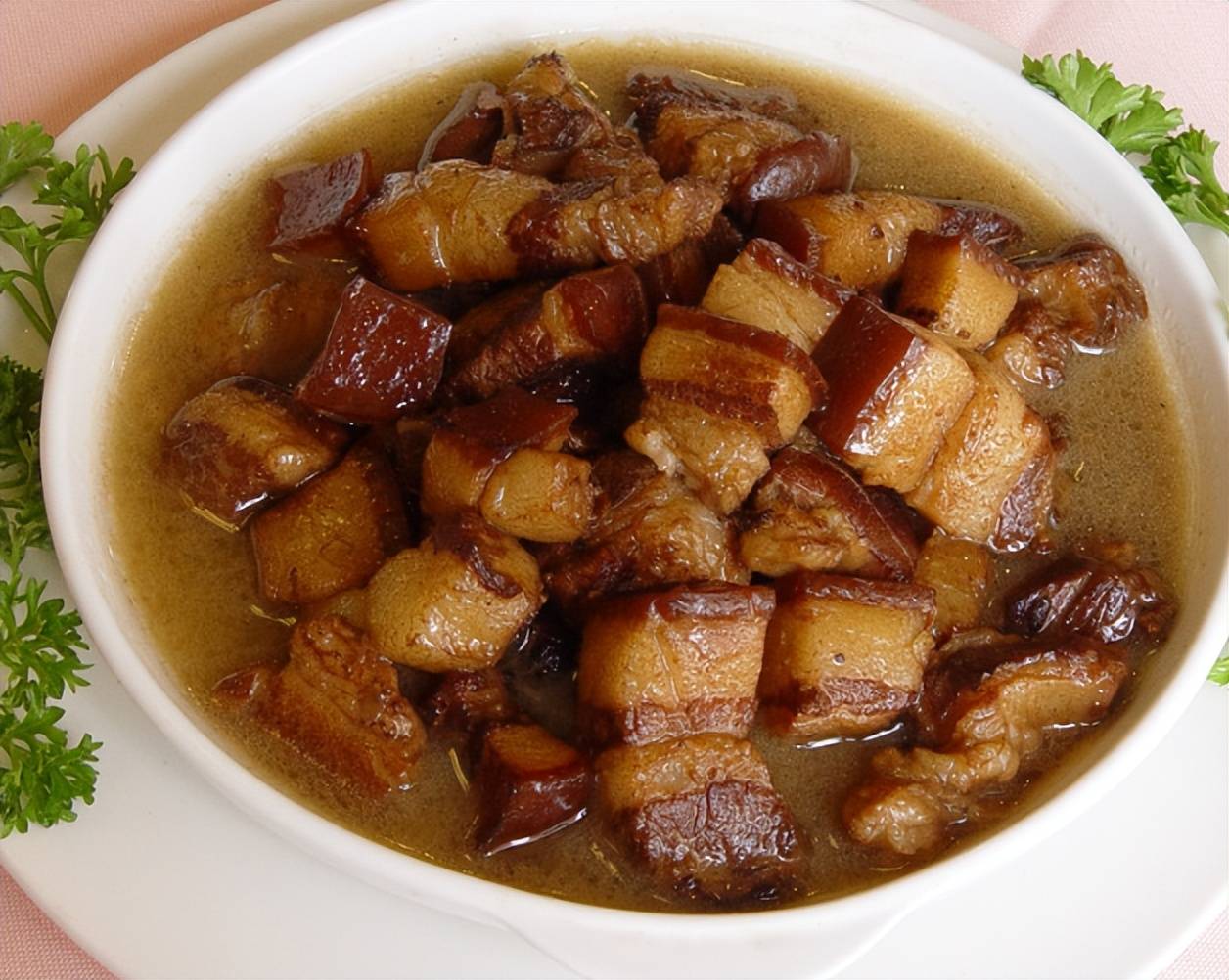 炖猪肉放什么素菜(炖猪肉都搁什么材料) 炖猪肉放什么素菜(炖猪肉都搁什么材料)