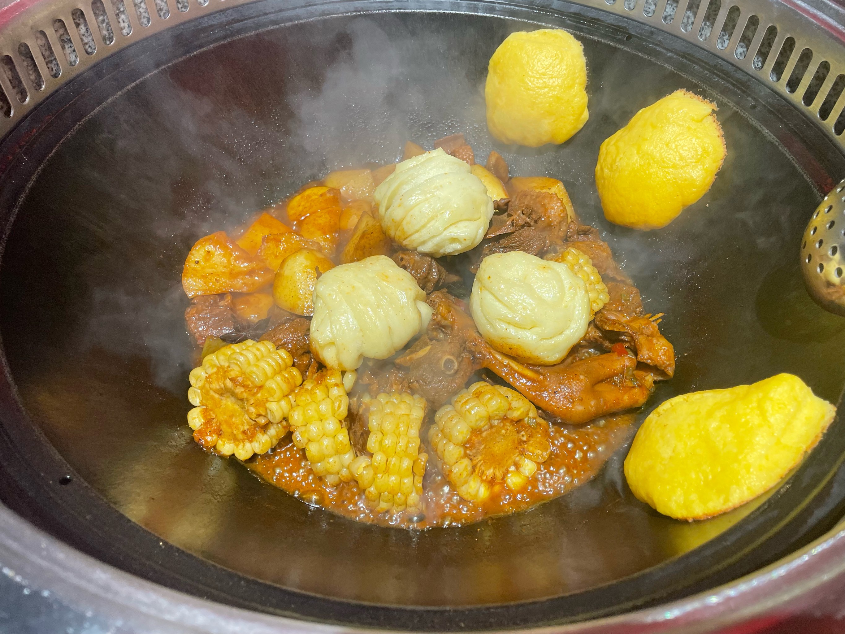 东北特色铁锅图片(东北特色铁锅炖装修效果图) 东北特色铁锅图片(东北特色铁锅炖装修效果图)