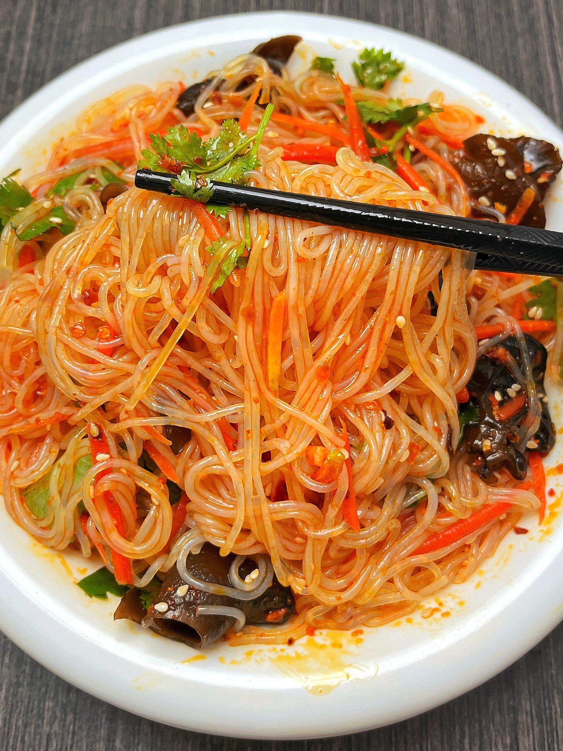 豆腐粉丝拌凉菜(豆腐粉丝怎么做好吃又简单)