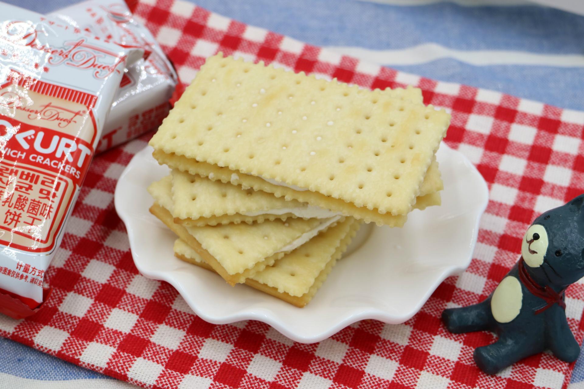 早餐酸奶饼干(早餐酸奶饼干鸡蛋行不行)