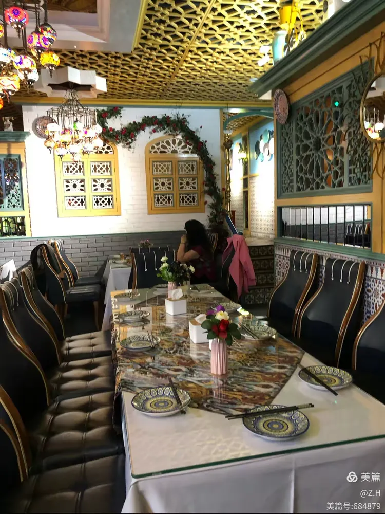 伊犁的特色餐(伊犁民族特色餐厅)